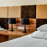 Boutique Hotel's Kwiska - Legnicka 아파트호텔 3*