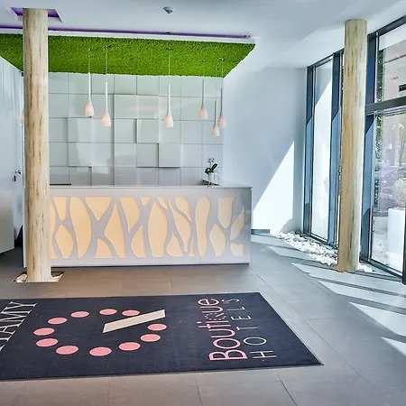 מלון דירות Boutique Hotel's Kwiska - Legnicka 3*