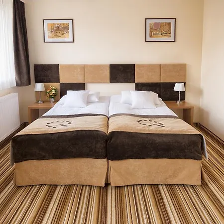 מלון דירות Boutique Hotel's Kwiska - Legnicka 3*