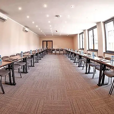 Boutique Hotel's Kwiska - Legnicka アパートホテル 3*