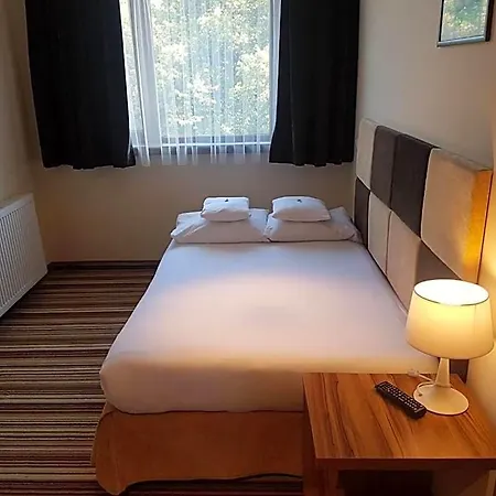 Boutique Hotel's Kwiska - Legnicka アパートホテル 3*